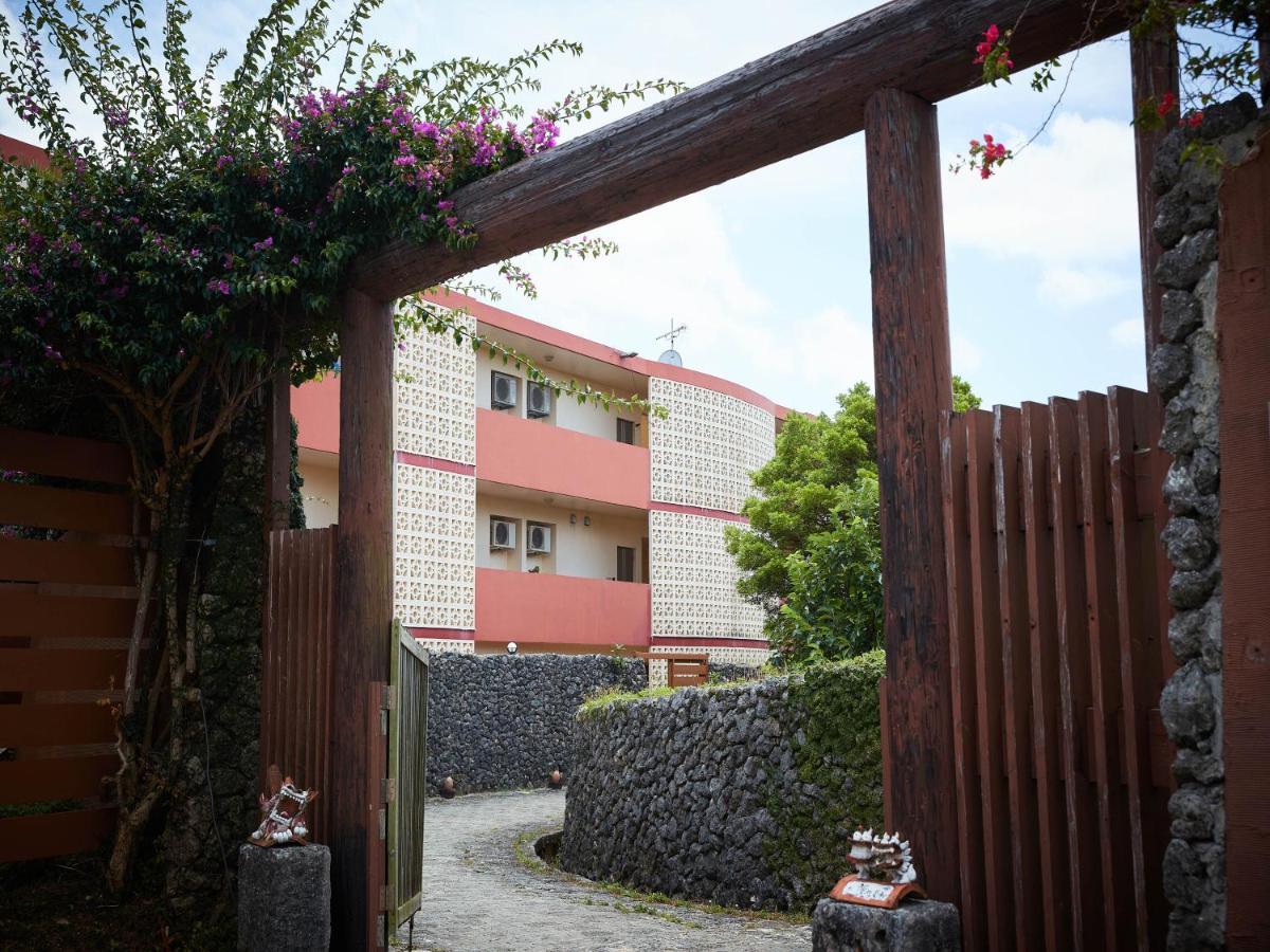 Hotel Murasakimura Yomitan Exteriér fotografie